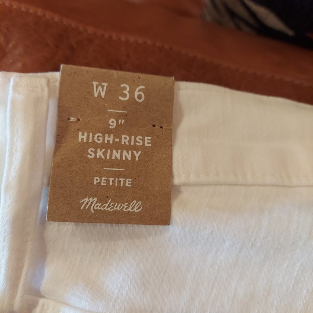 Madewell - Petite 9" Mid-Rise Skinny Jeans in Pure White size P36